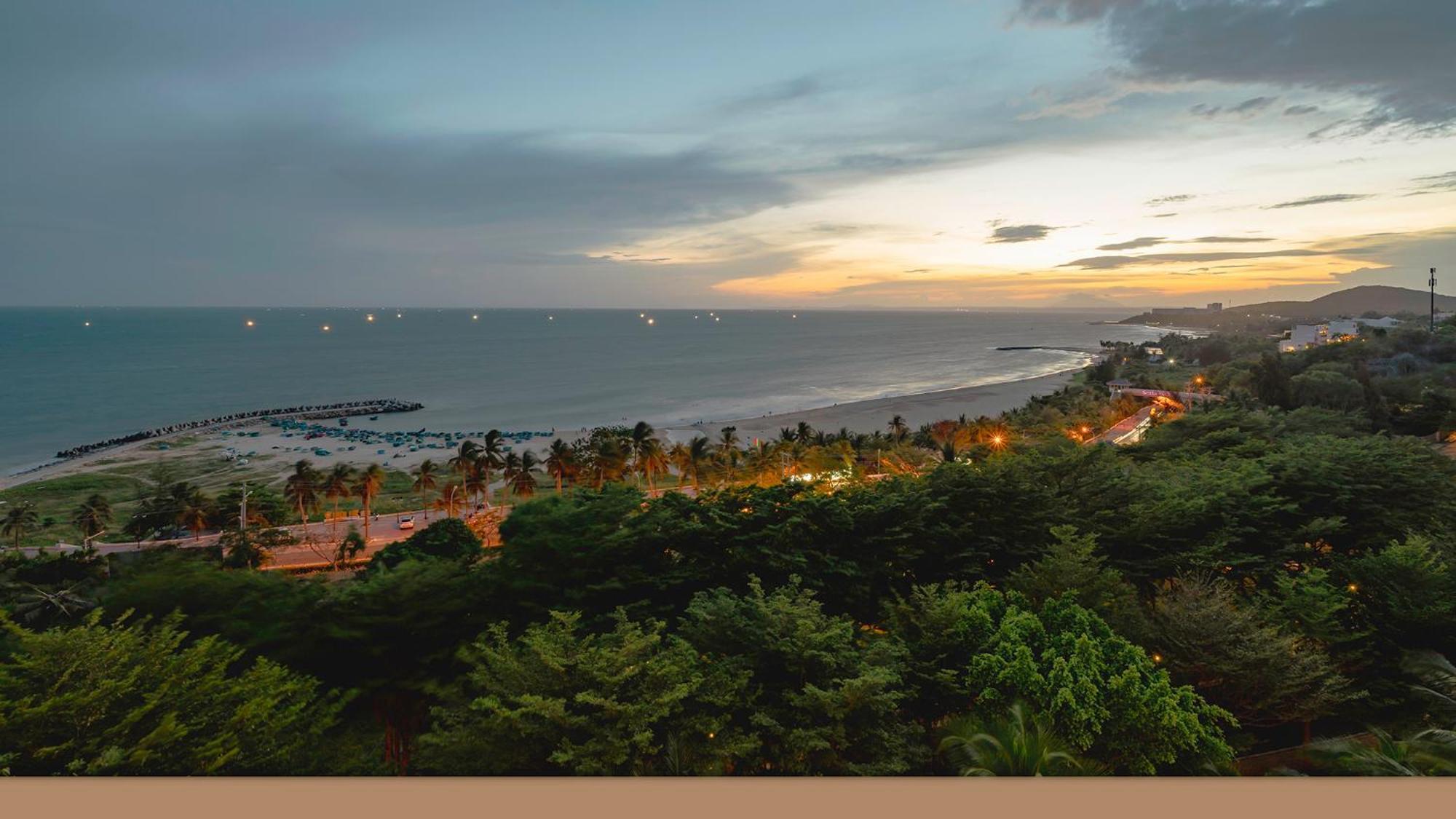 Casa Home - Ocean Melody - Beach Front 3Br Apartment Phan Thiết Buitenkant foto