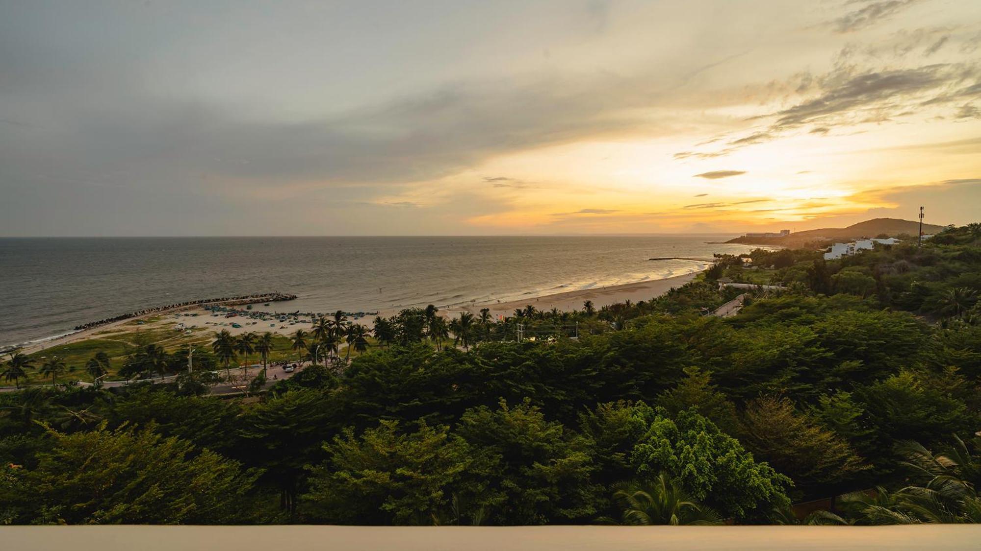 Casa Home - Ocean Melody - Beach Front 3Br Apartment Phan Thiết Buitenkant foto